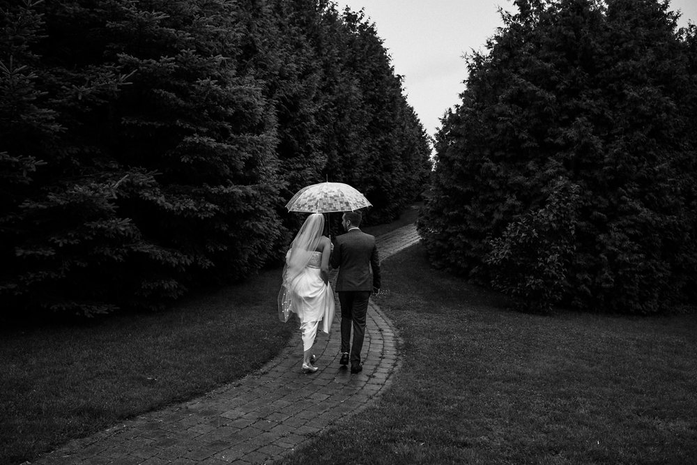 Kurtz-orchard-wedding-photos-danijelaweddings-rainy-romantic025.JPG