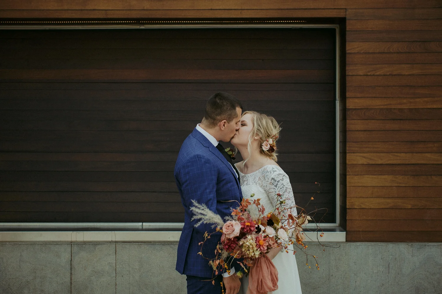 17-1021EJ-wedding-DanijelaWeddings-firstview0011.JPG