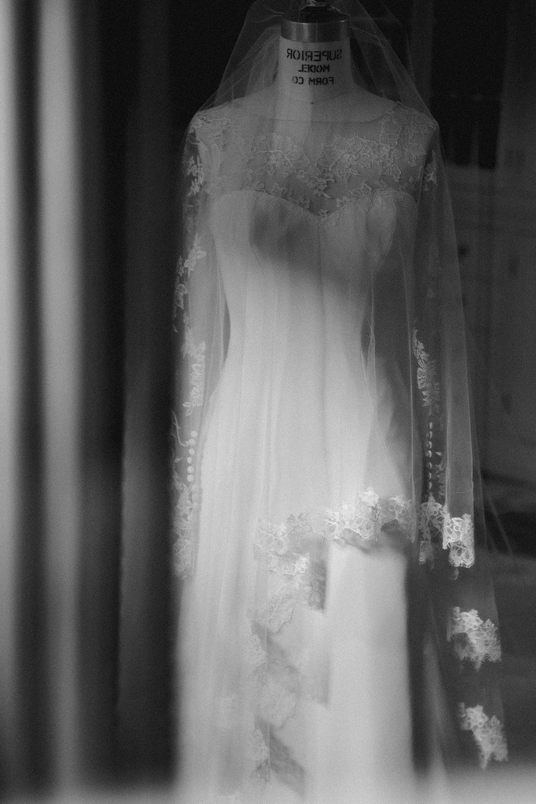 22-0910-DanijelaWeddings-DanijelaGorley-ROM-Estelle&Andrew-wedding-006.JPG