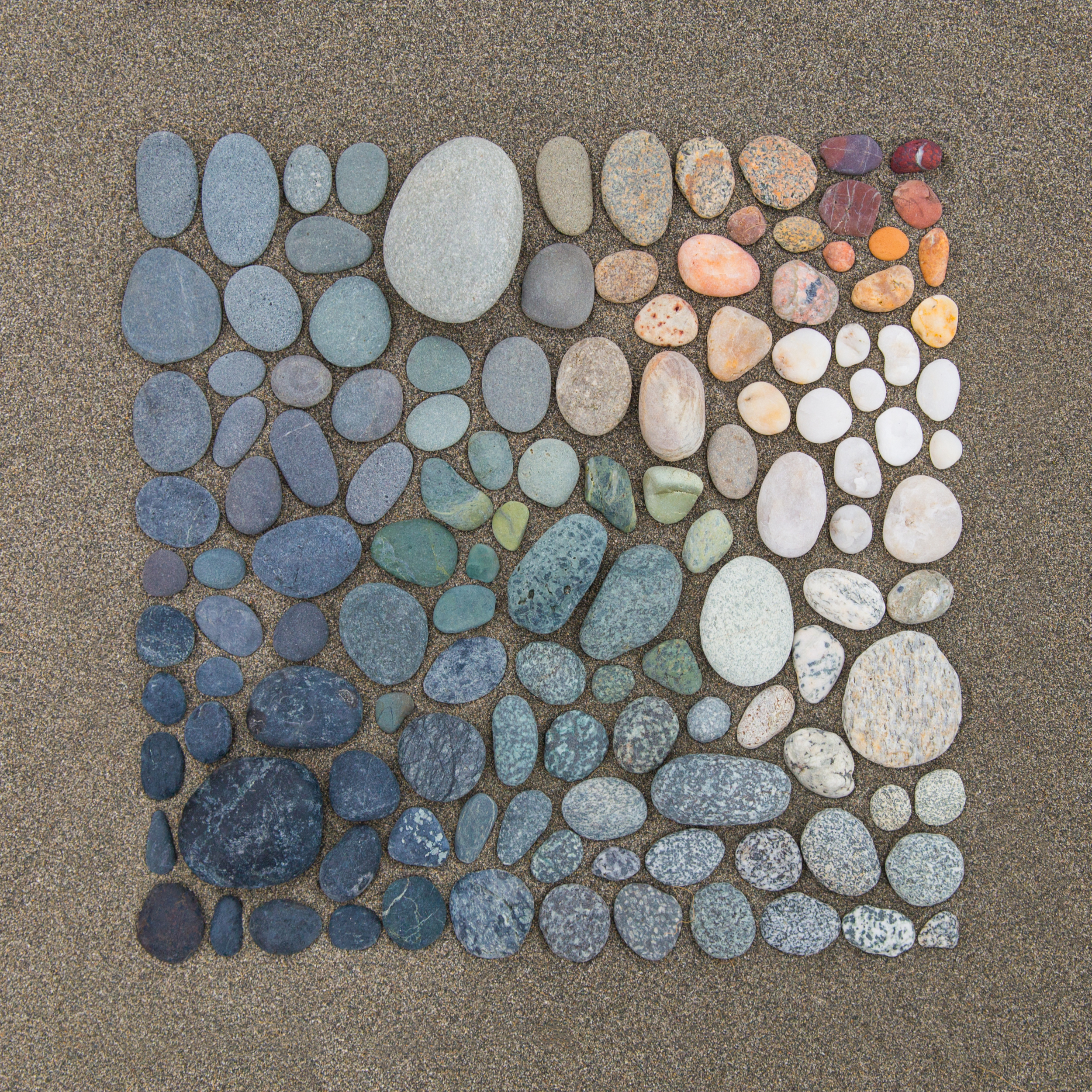Мозаичный камень. Панно из гальки. Мозаика из морских камней. Мозаика из морских камушков.