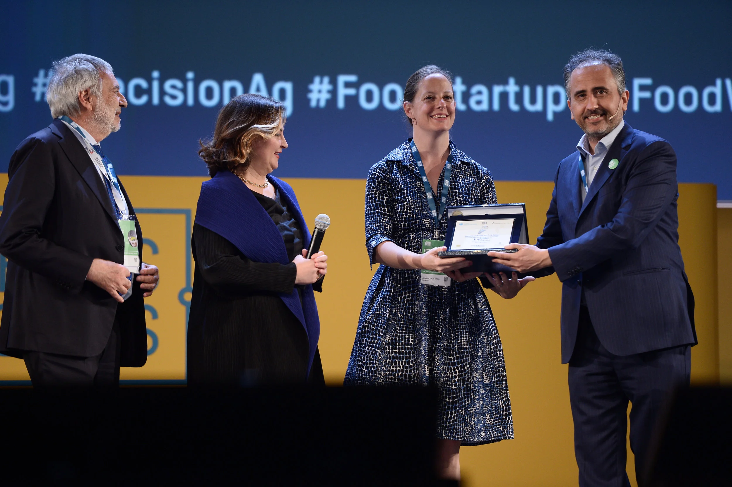 Serena Hollmeyer Taylor, CSO of Evaptainers, accepting the Overall Award from Marco Gualtieri, Founder and Chairman of Seeds&Chips; and DIana Bataggia, Director of UNIDO ITPO Italy.