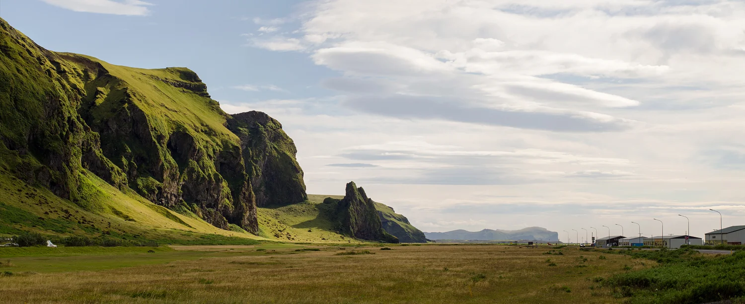 iceland-gas-stop-mountain.jpg