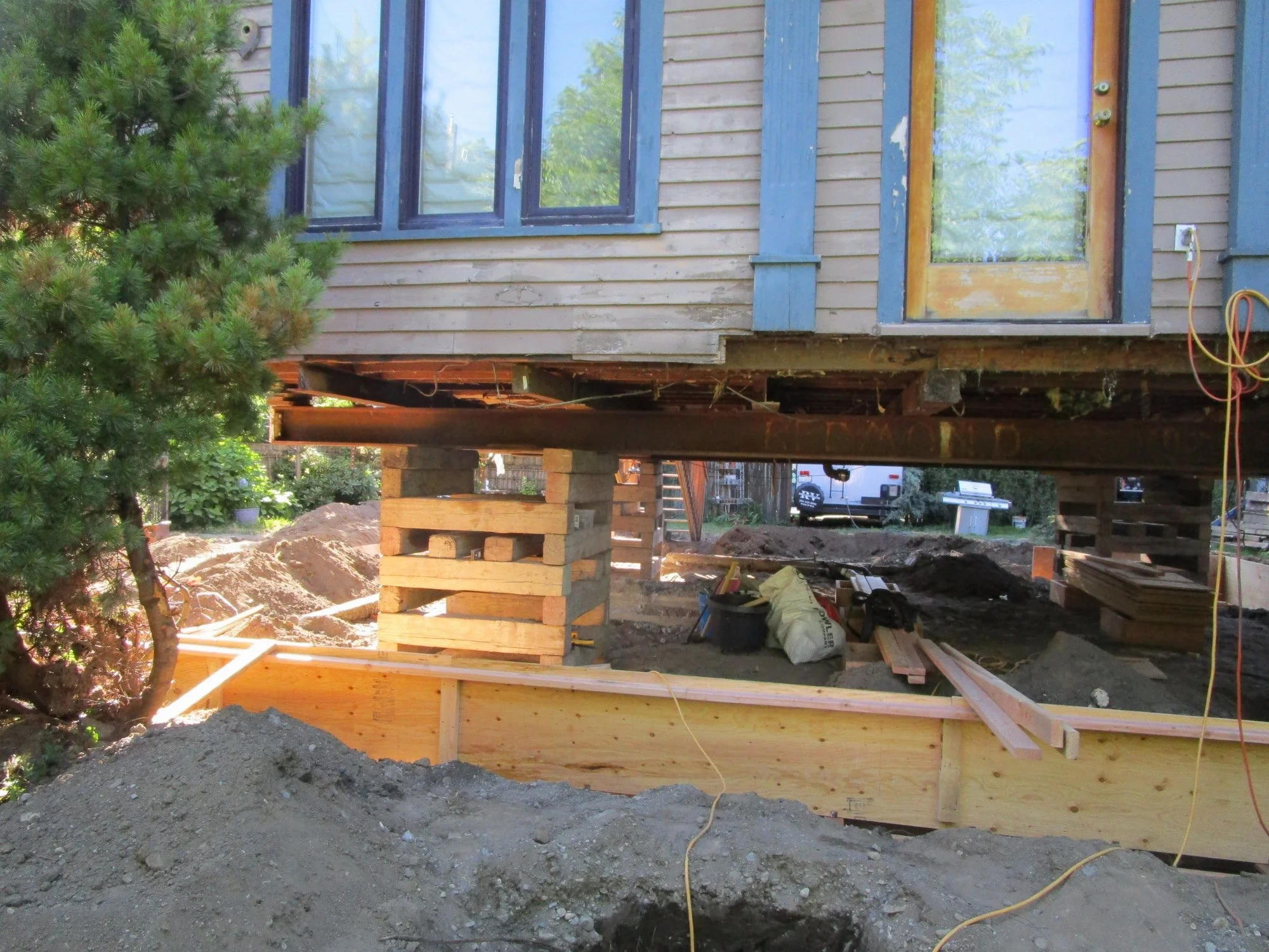 Incremental lifting of the house, one block level at a time.