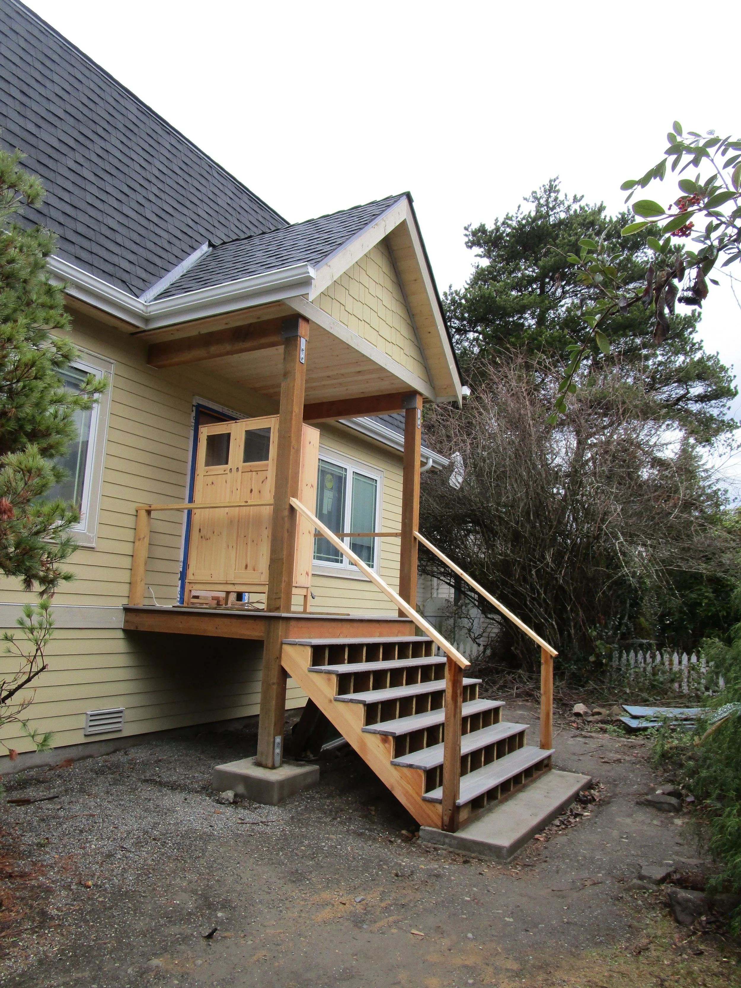 Entry stoop taking shape.