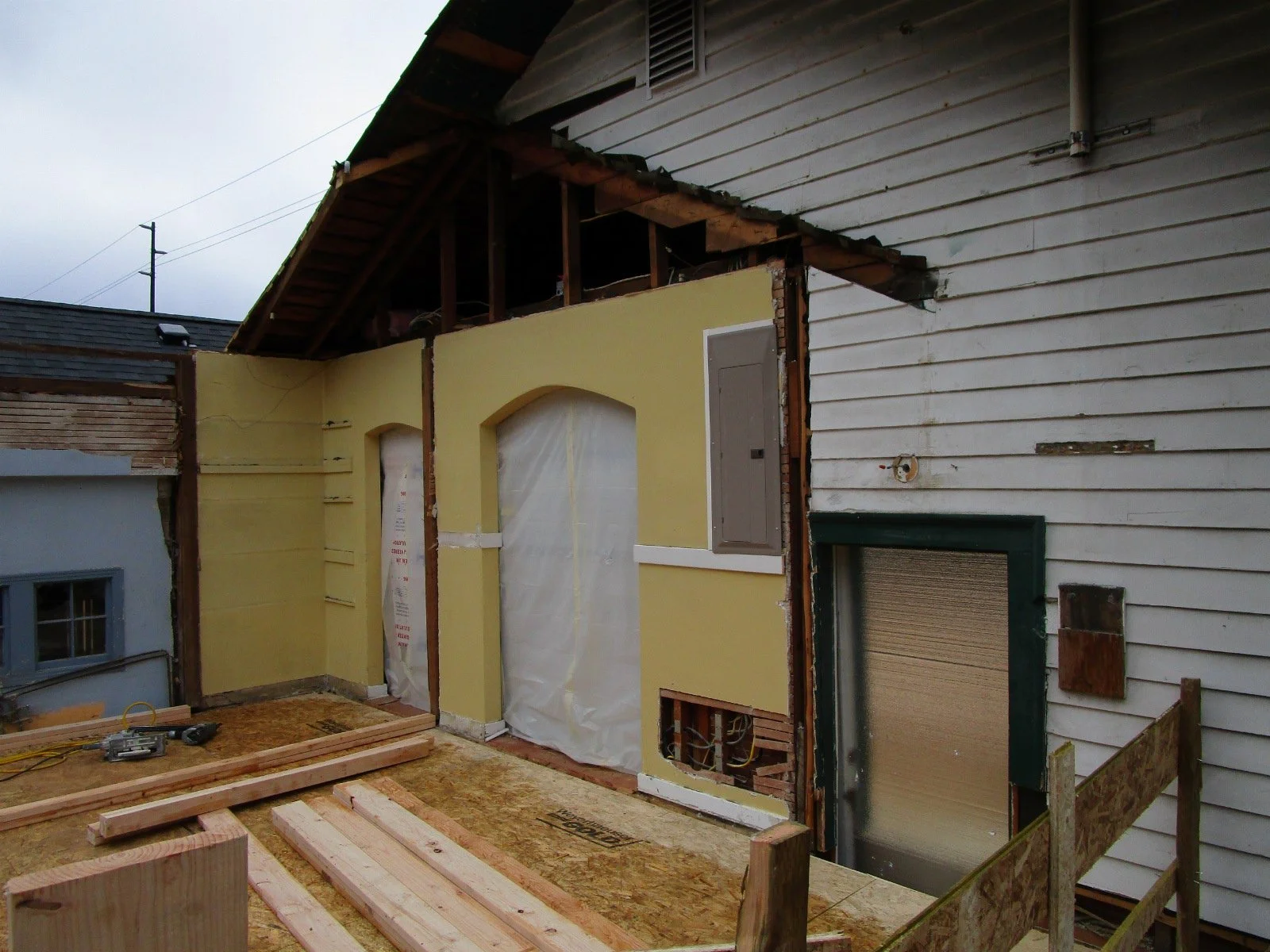 Most of the work can go on while the homeowners live in the main house.