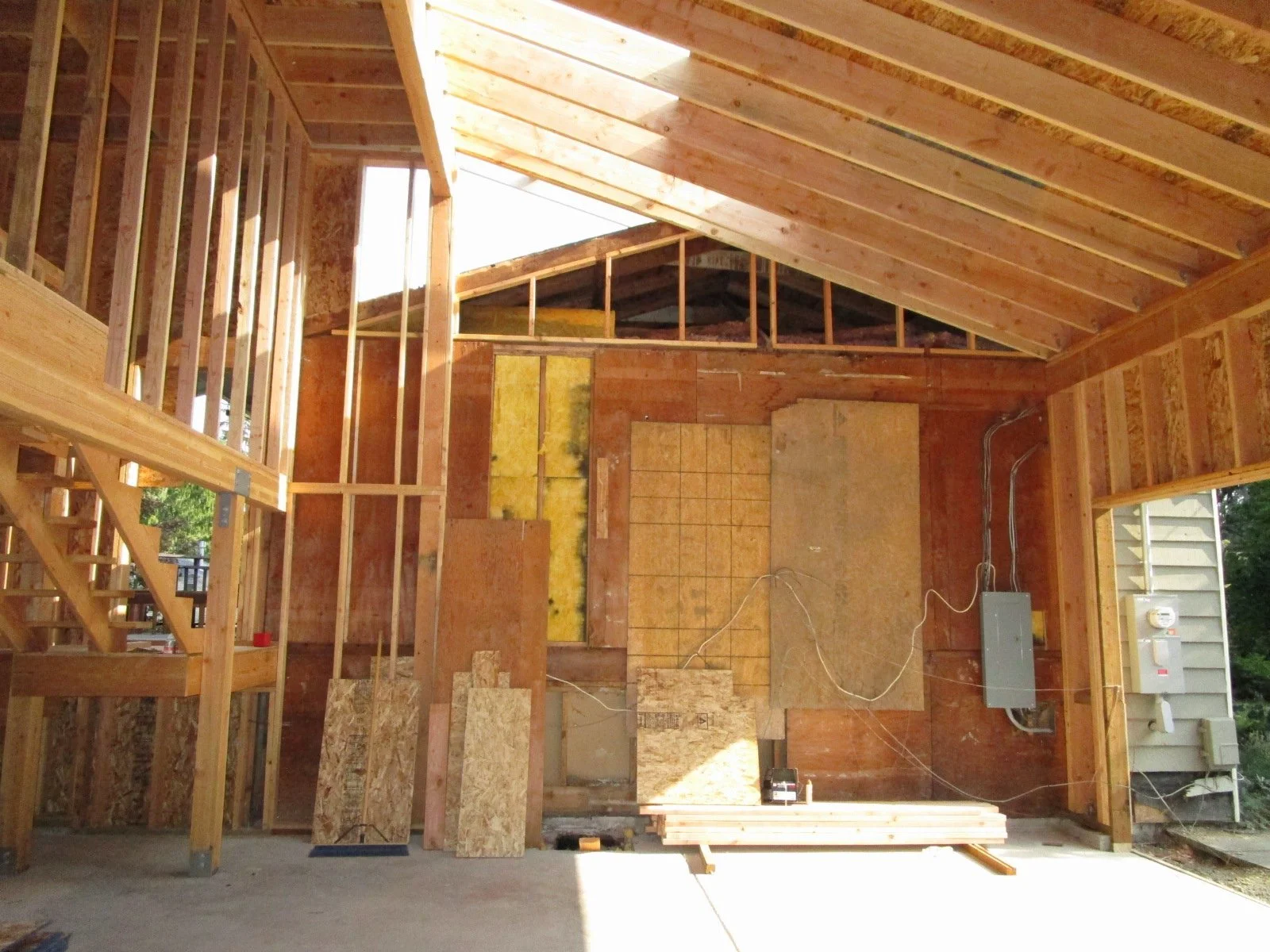 High ceiling for future car lift. Loft on the left.