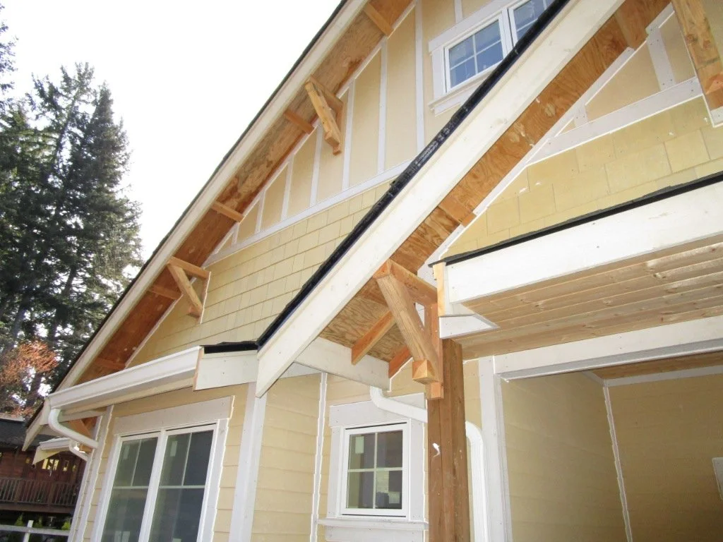 The Craftsman gingerbread going on.