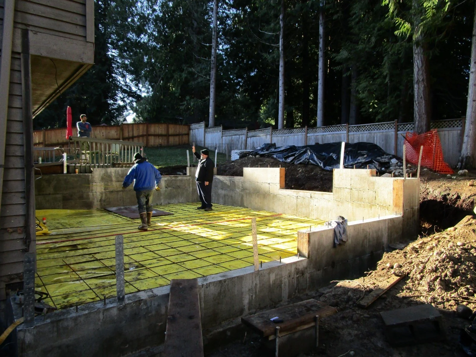 Concrete walls are set. Prepping for the concrete floor.