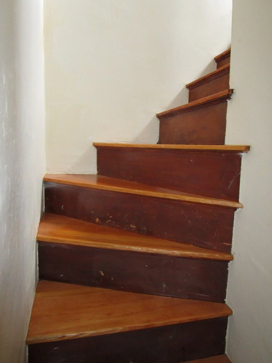 This area with the tight pie shape is really unsafe. New toddlers are in the house.