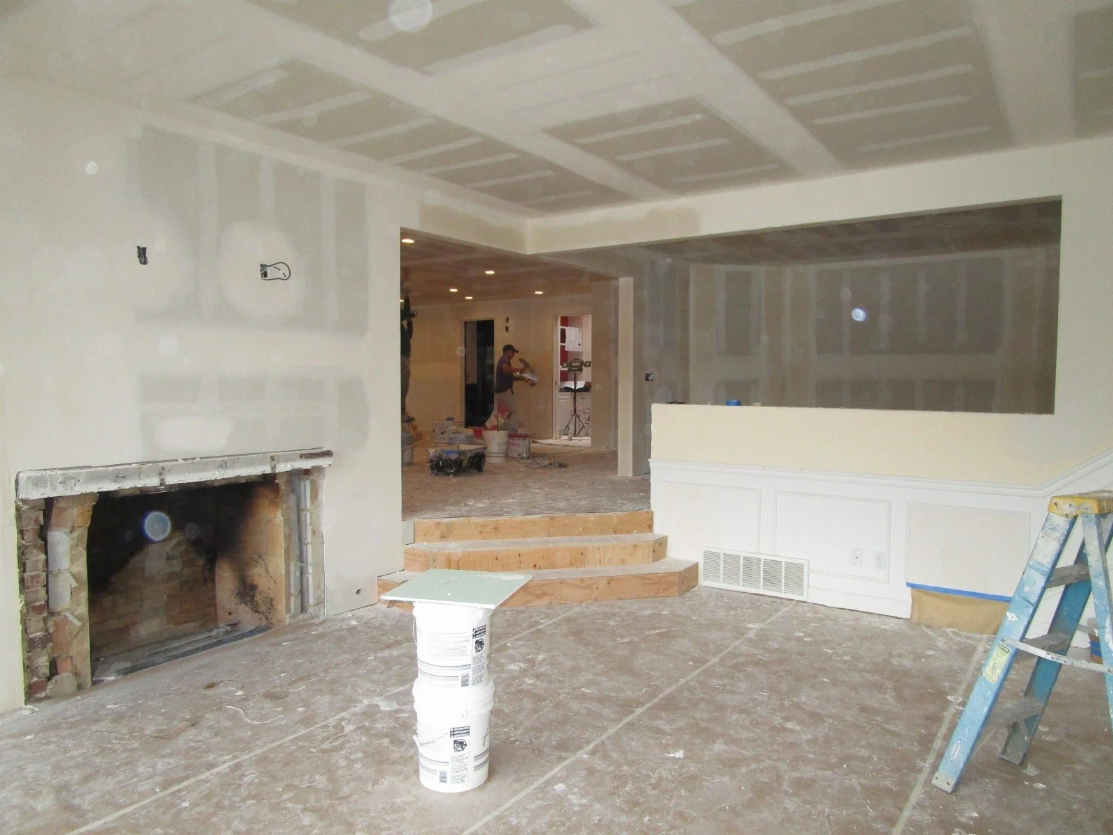 From the lower living room. Now with a better view toward the main area.