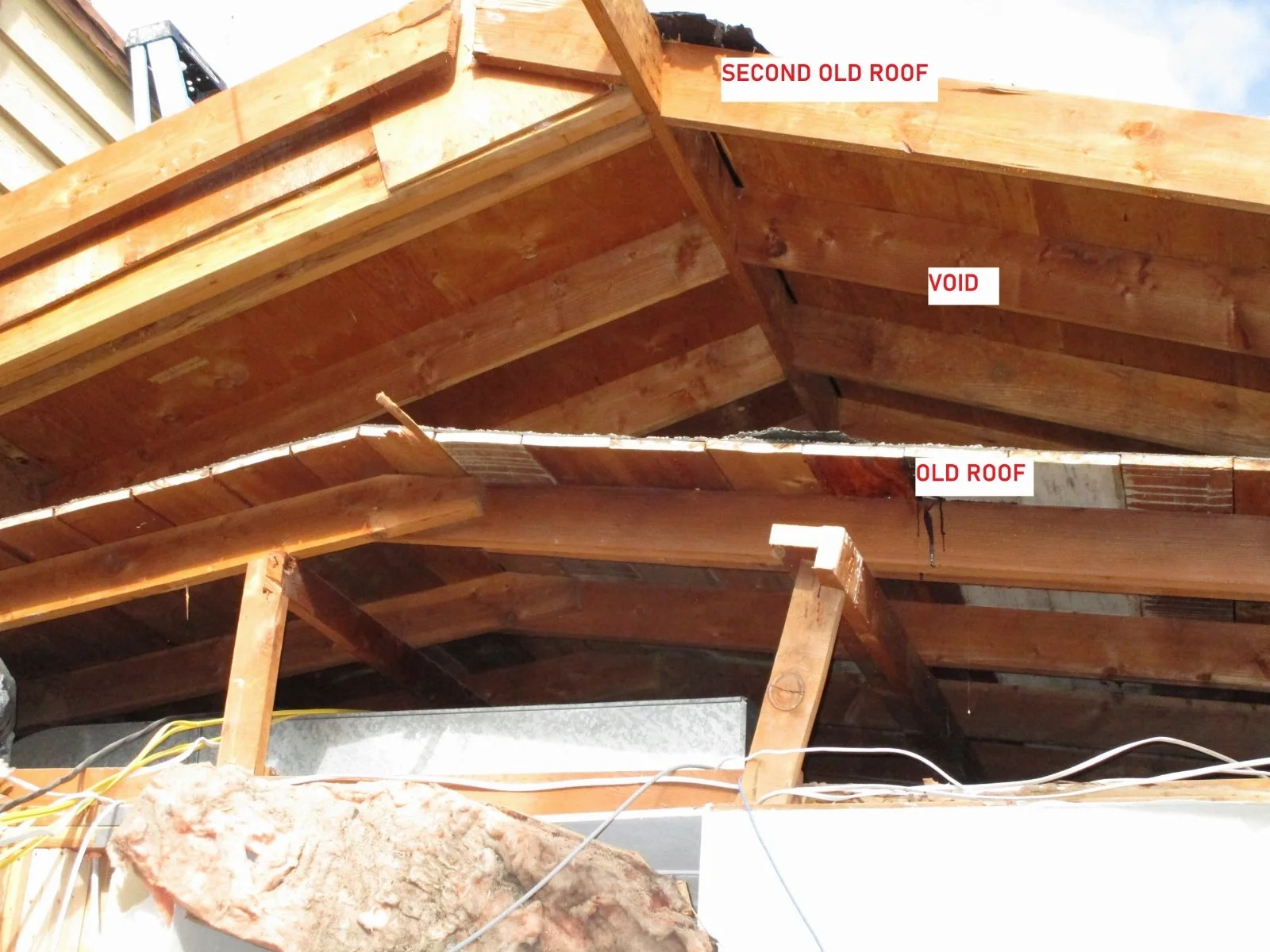 Close up of the original roof and the second old roof. Void in between.