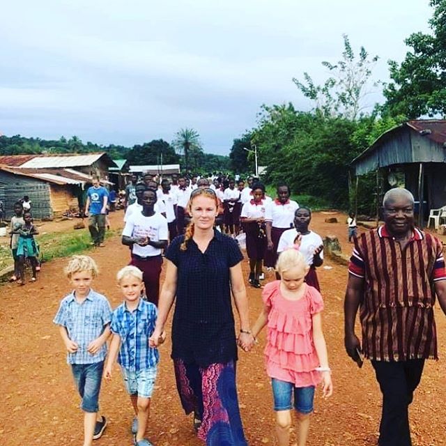 Afternoon promenade in the village. Dr. Appel&rsquo;s wife, Sarah and their children, are getting familiar with Robertsport&rsquo;s people. #missionaries #medicalmission #crossculturalcare  #globalc3