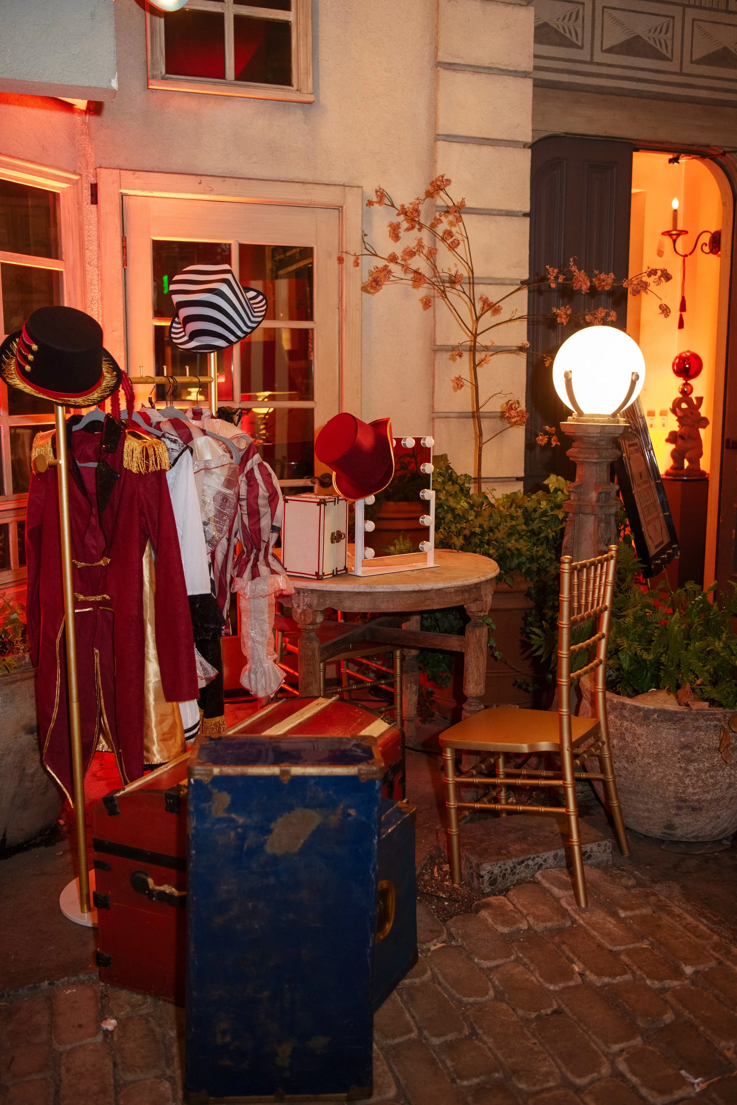 241212-EOHoliday-0028-BarbieHull.jpg