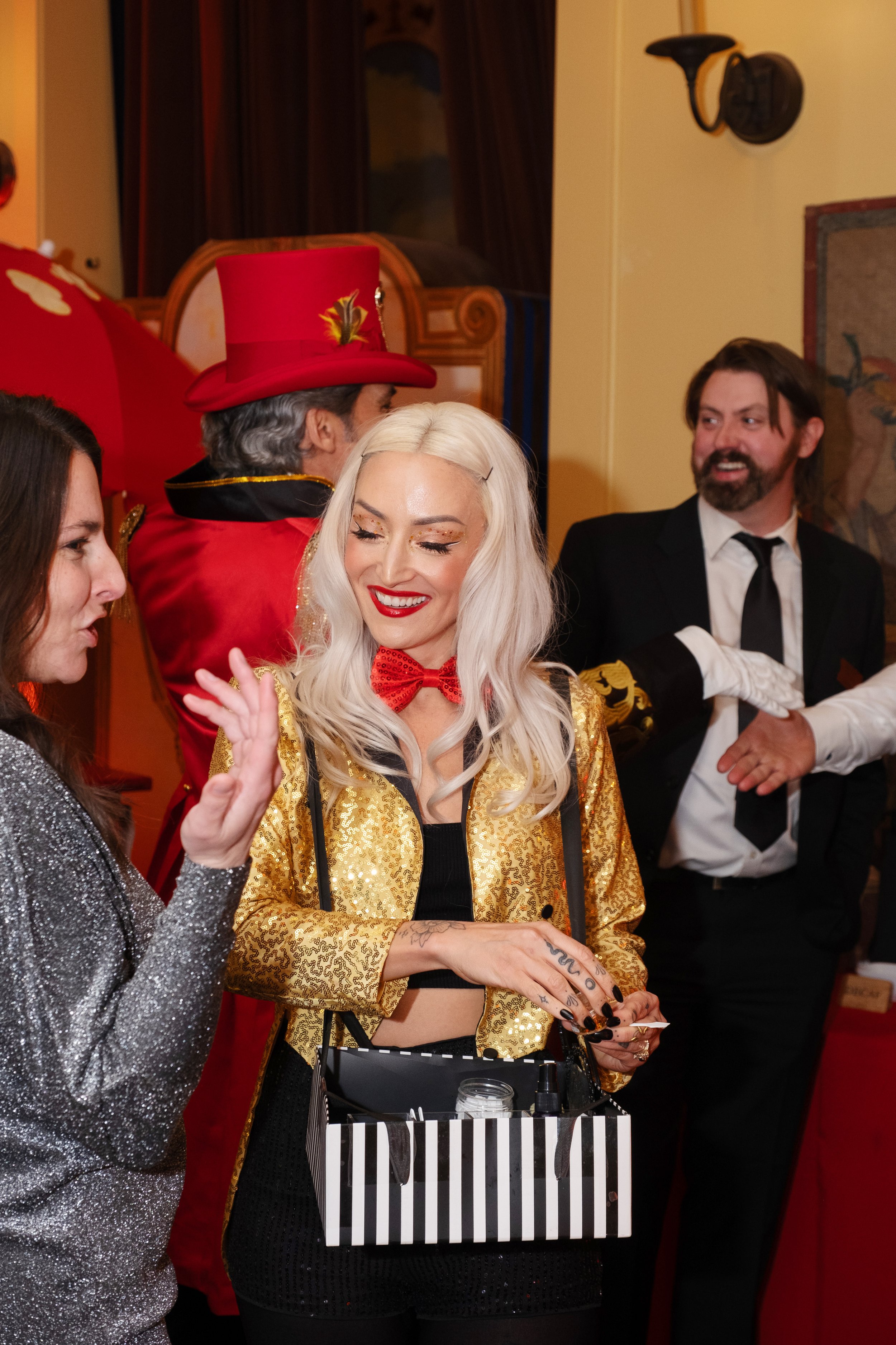 241212-EOHoliday-0301-BarbieHull.jpg