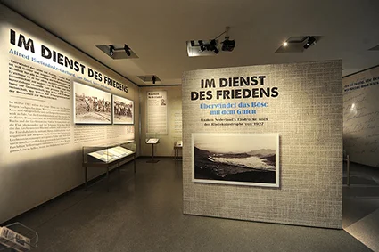 2013 Im Dienste des Friedens in Ausstellung 01.JPG