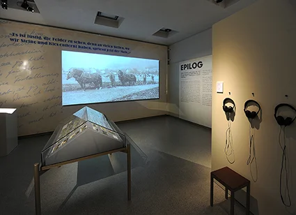 2013 Im Dienste des Friedens in Ausstellung 05.JPG