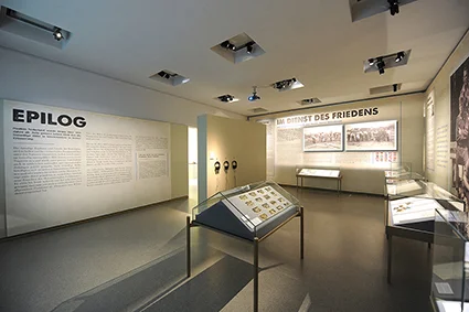 2013 Im Dienste des Friedens in Ausstellung 07.JPG