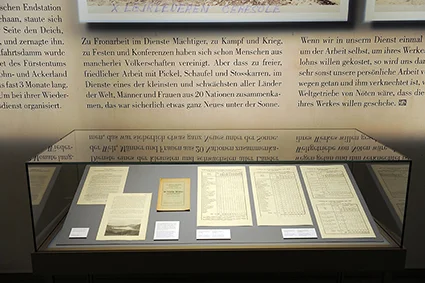 2013 Im Dienste des Friedens in Ausstellung 10.JPG