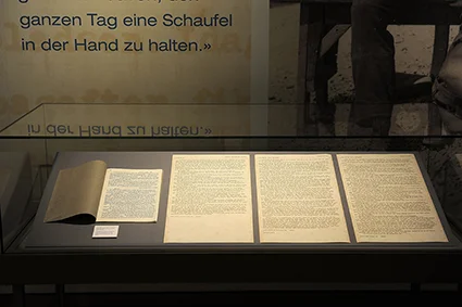 2013 Im Dienste des Friedens in Ausstellung 11.JPG