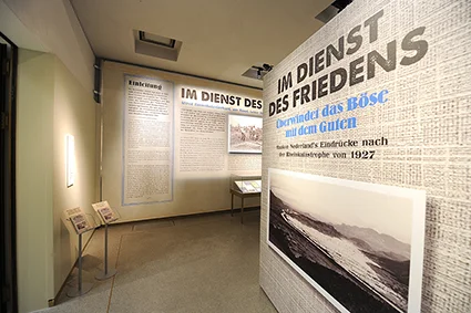 2013 Im Dienste des Friedens in Ausstellung 09.JPG