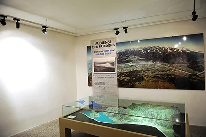 2013 Im Dienste des Friedens in Ausstellung 20.JPG