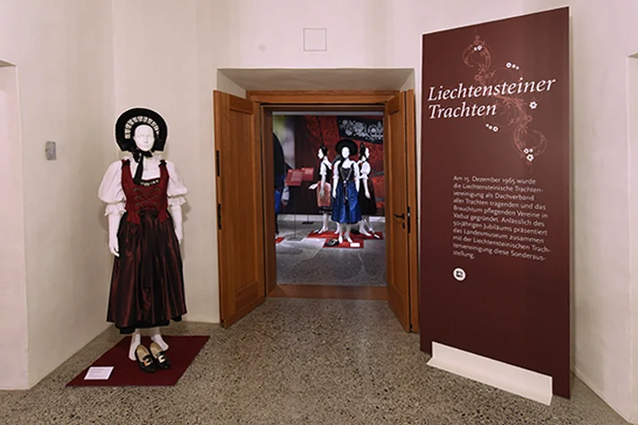 LLM_Liechtensteine_Trachten_002_gschart_2016_02_12.JPG