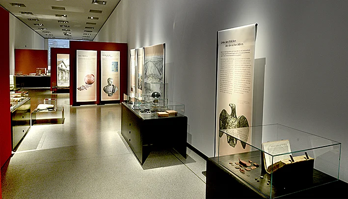 Stadt Land Fluss Blick in Ausstellung  02.JPG