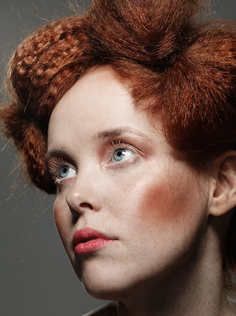 Caroline i pudelfrisyr