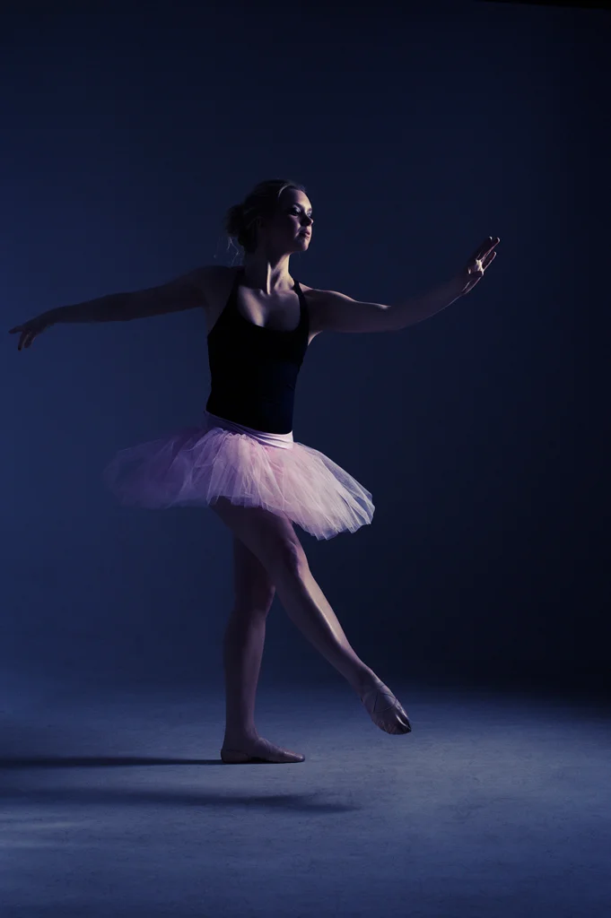 En mörkare bild av en ballerina