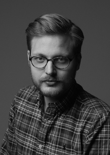 Ibland hamnar man både framför och bakom kameran