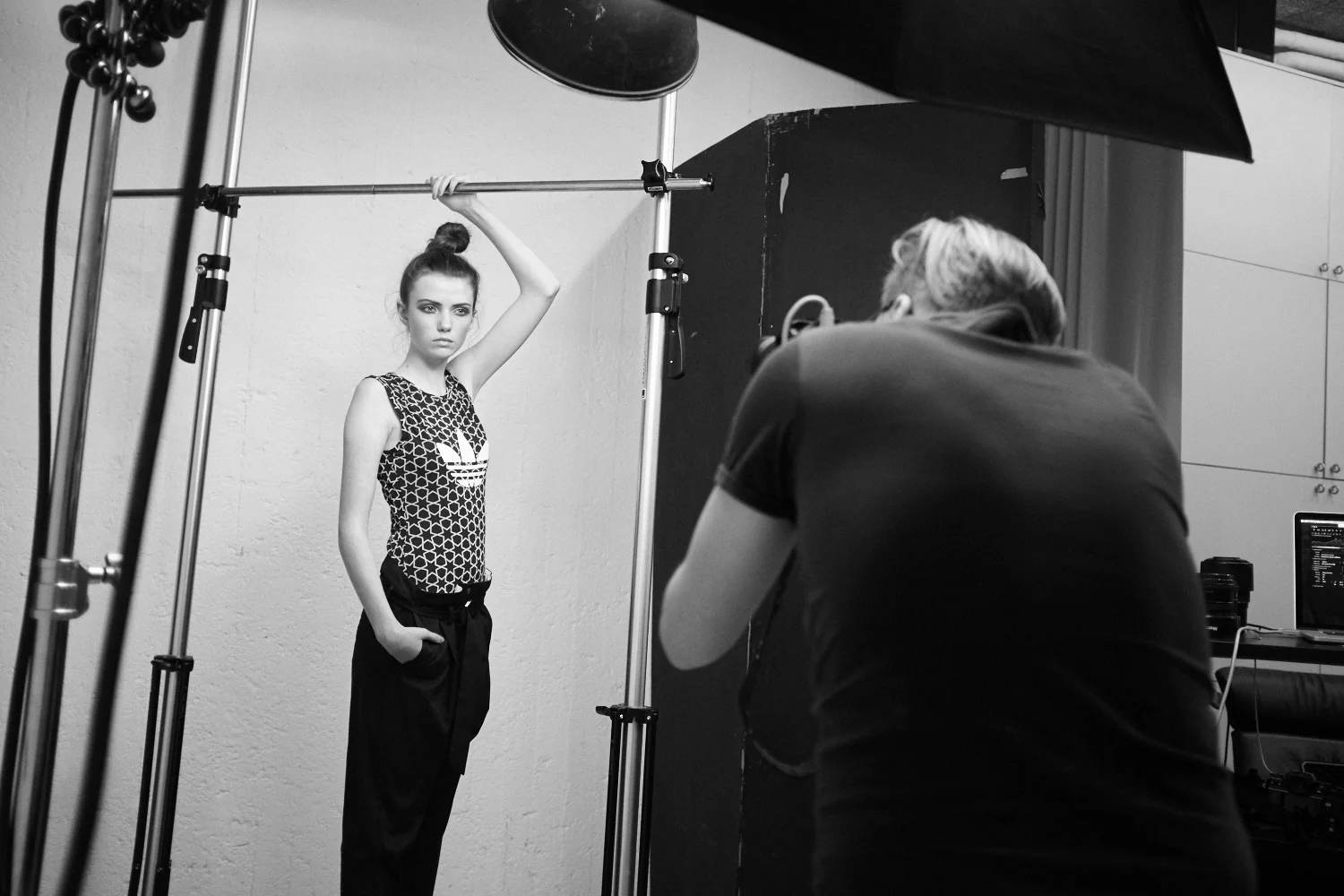 Bakom kulisserna på "sportlyx" fotografering för Daisy Beauty magazine