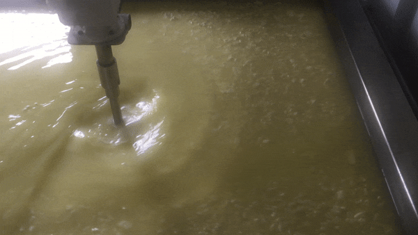 Stirrer agitating the curds