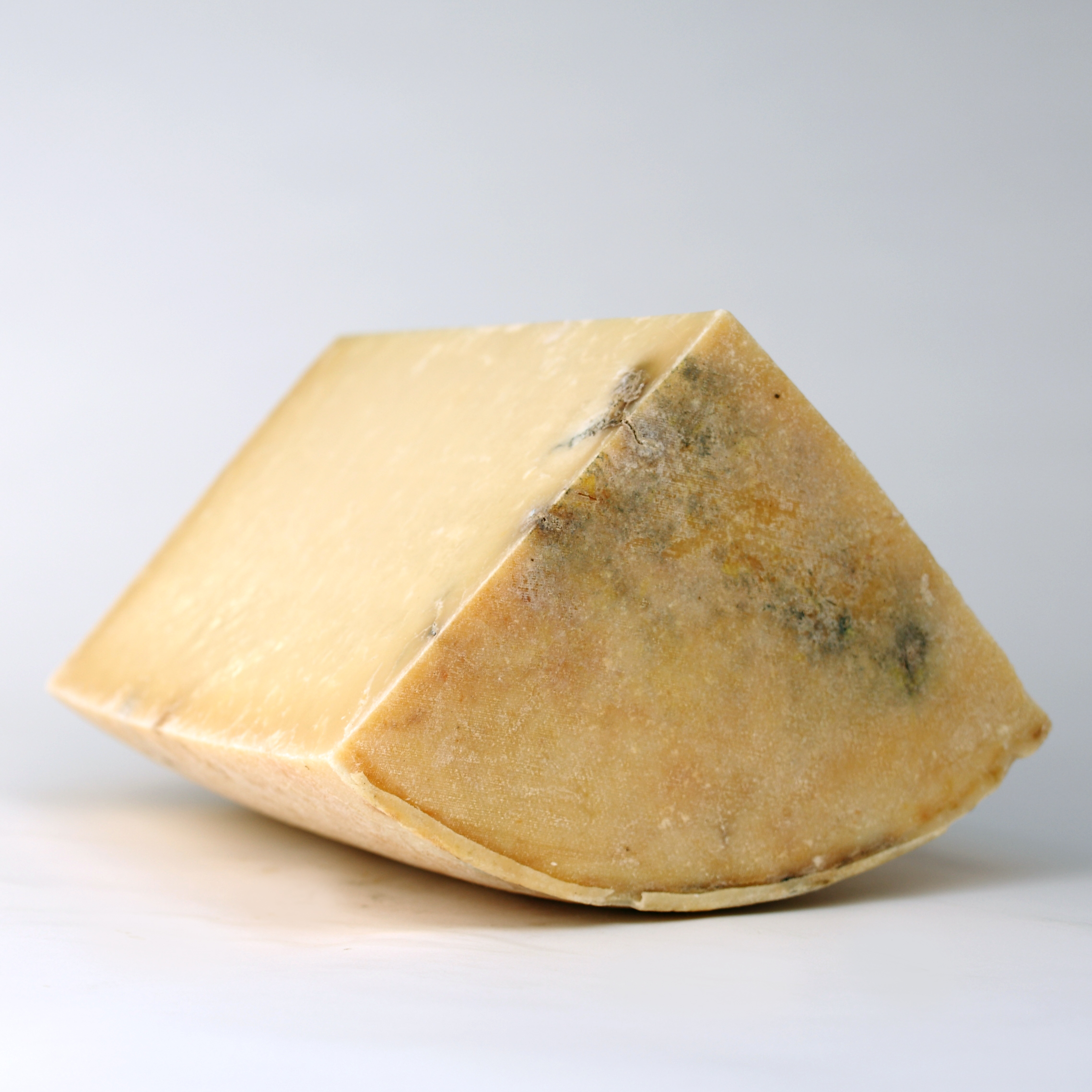 Britain Cow Isle of Mull Cheddar.jpg