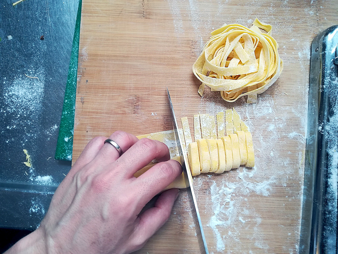 pasta - cutting tagliatelle web.jpg