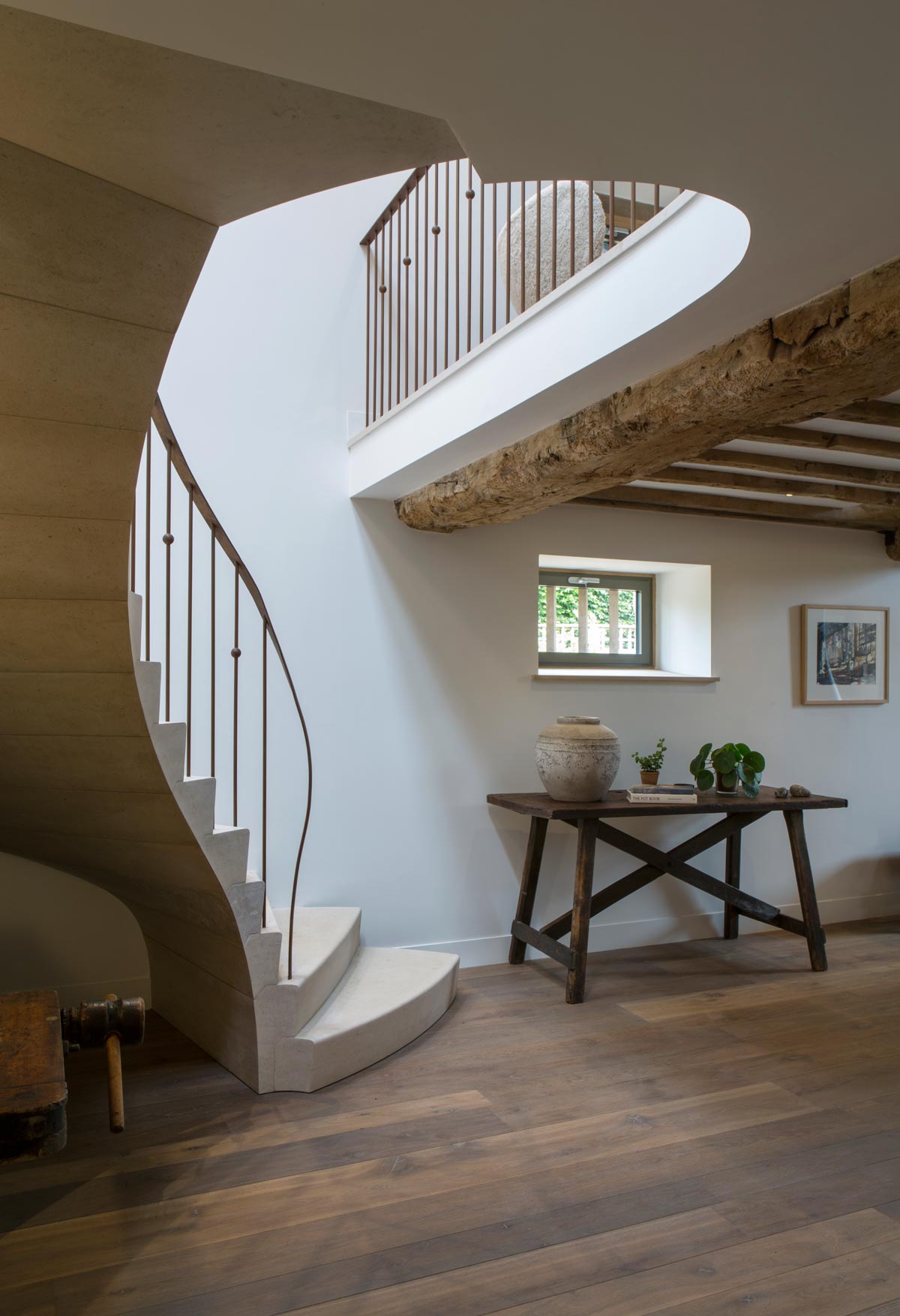 sculptural-curved-limestone-staircase-5-oxfordshire-rogue-designs-ian-knapper.jpg