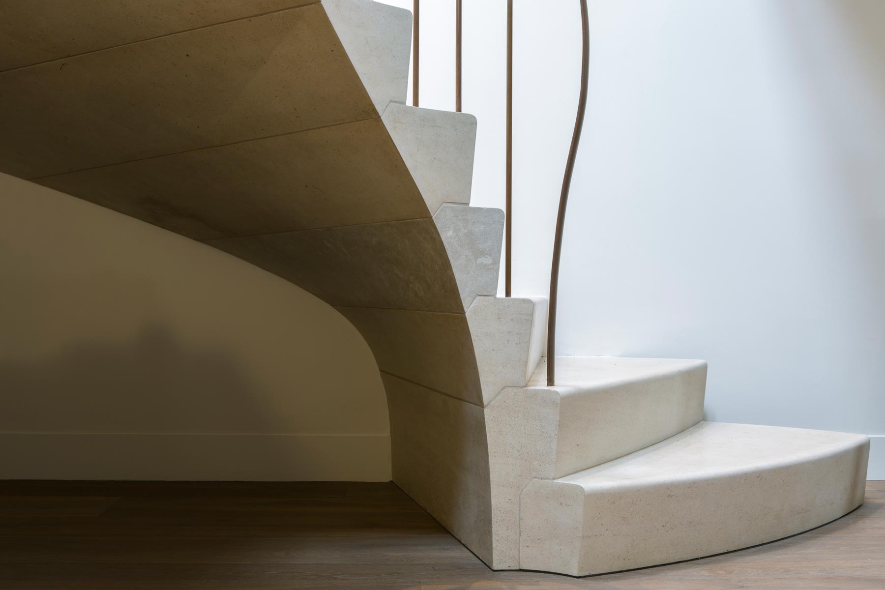 sculptural-limestone-staircase-4-oxfordshire-rogue-designs-ian-knapper.jpg
