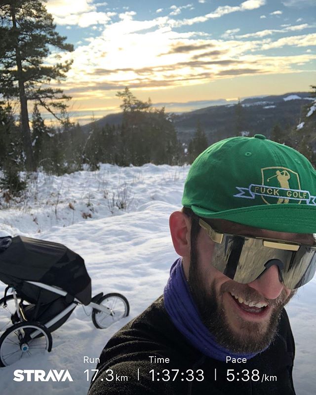 #planleggingsdagibarnehagen betyr l&oslash;pings i dagslys, god stemning, og flott utsikt fra Brunkollen. Form er som kjent ferskvare, men dessverre ser det ut til at jeg ikke finner ferskvaredisken etter noen lunkne siste m&aring;neder 😂 jeg er i g