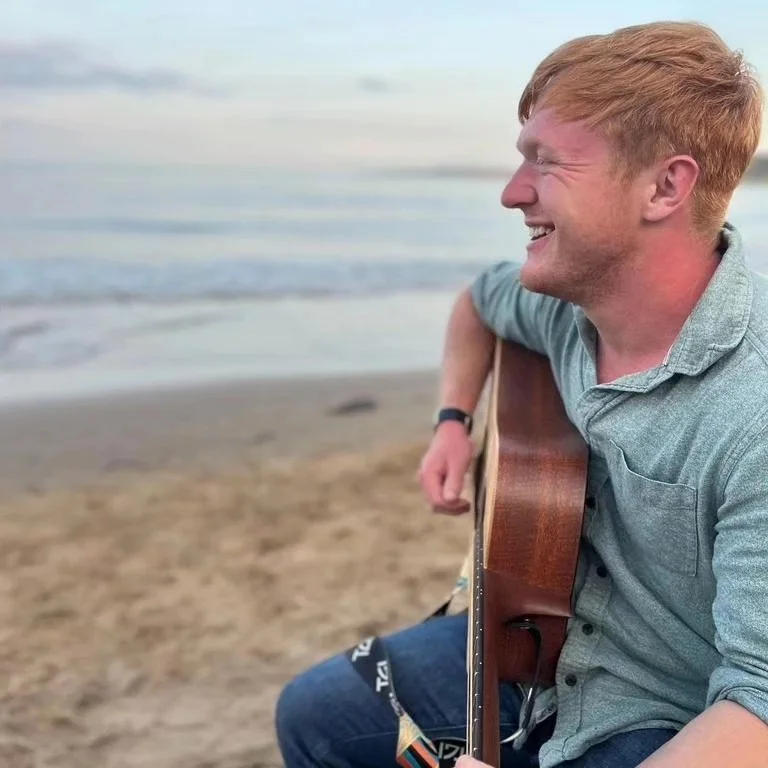 LIVE MUSIC - DAN LUMLEY