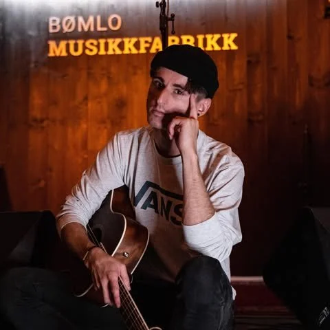 LIVE MUSIC - Alex Harry