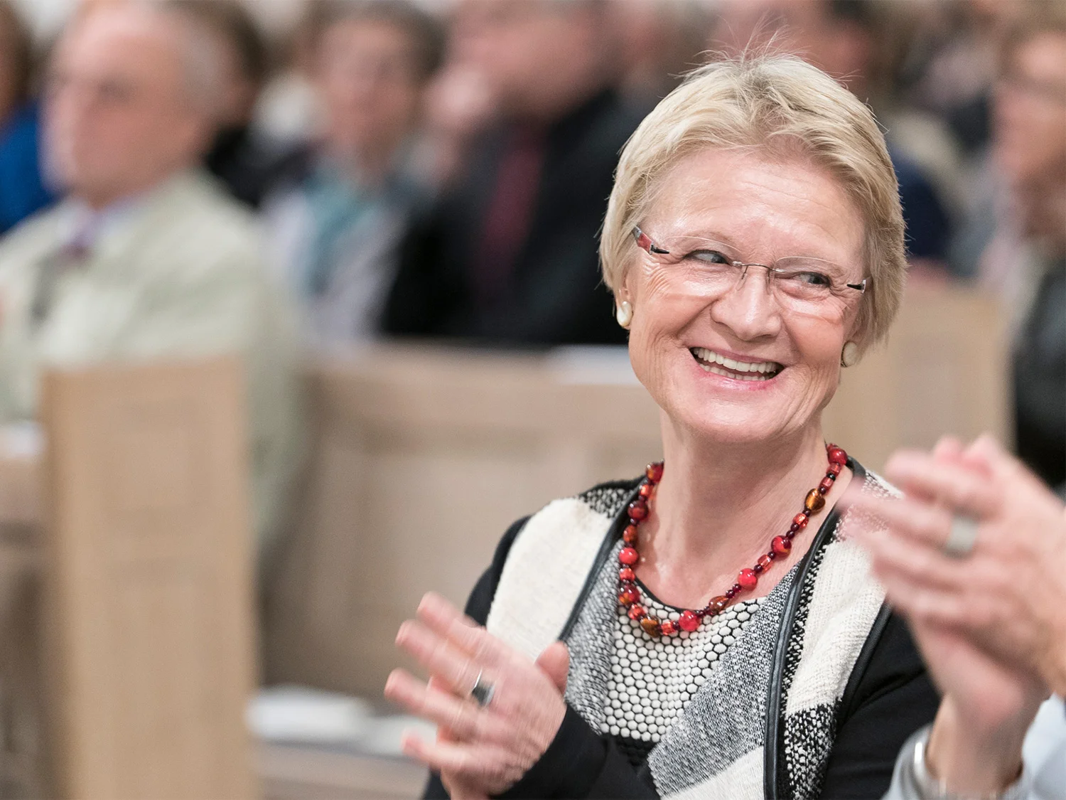  Dr. Angelika Daiker  für das Hospiz St. Martin  
