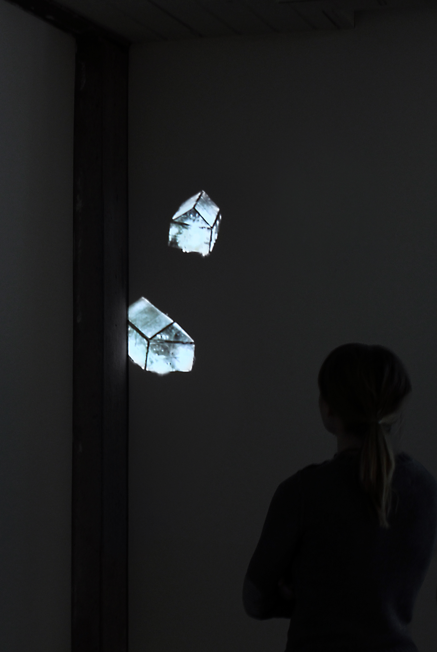 Floating_Fields_Projection_Installation_web.jpg