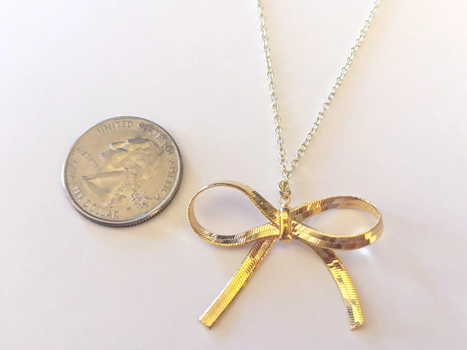 bow_necklace2.jpg