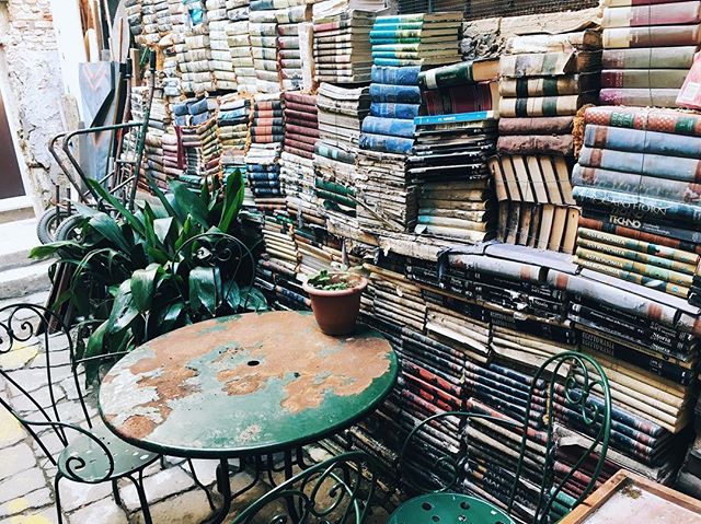 Books on books on books 📚 .
.
.
.
.
.
.
#adventure #travel #instafollow #love #travelgram #instago #seekmoments #instagood #instatravelling #instavacation #getaway #thatsdarling #wanderlust #travelingram #tagsta_travel #darlingmovement #hygge #livea