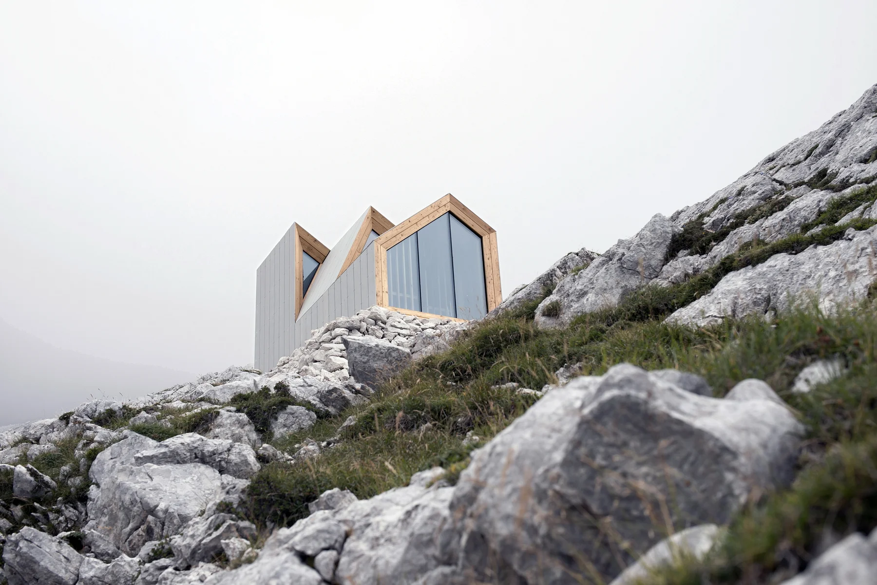 OFIS_ALPINE-SHELTER_PHOTO@JANEZ-MARTINCIC_12.jpg