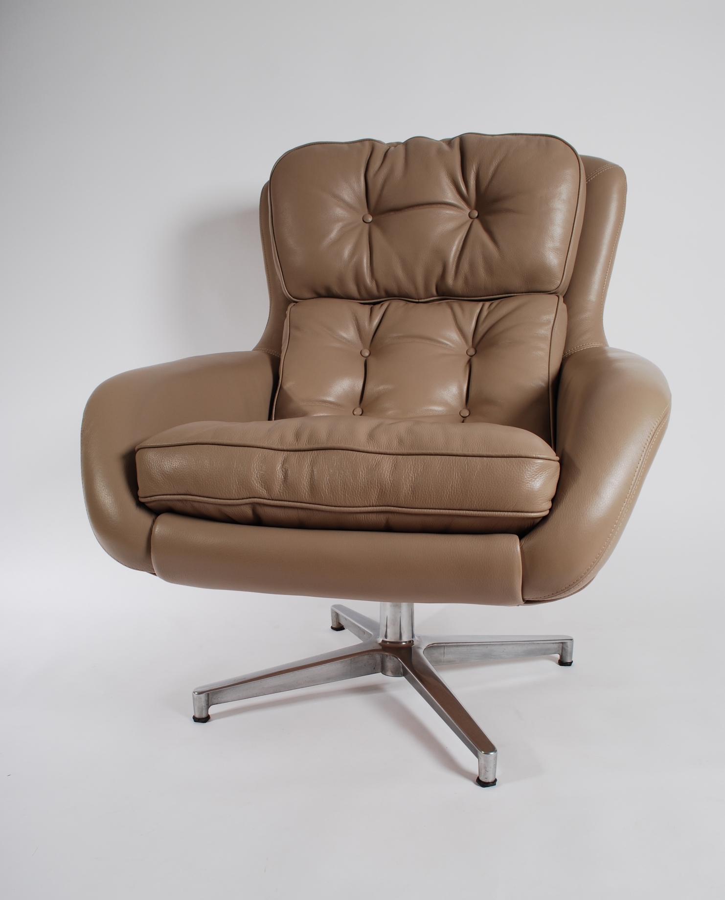 Lounge Swivel Chair 60's, camel/grey leather, chrome leg