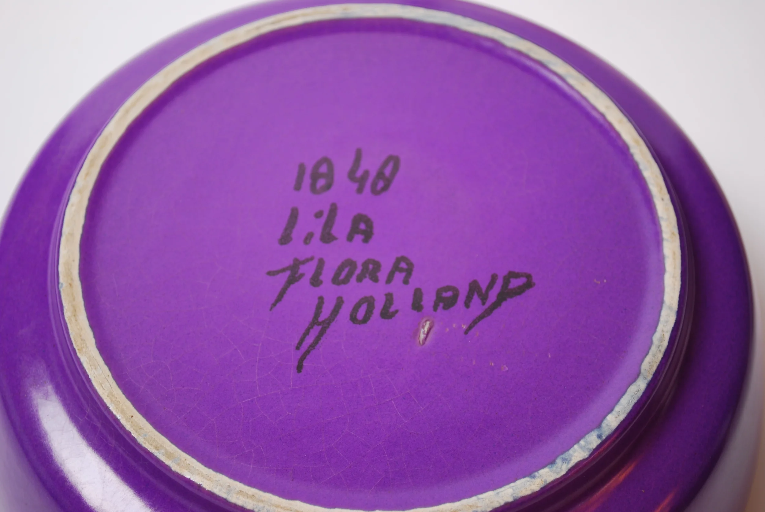 Flora Gouda hand decorated, Lila design 60's