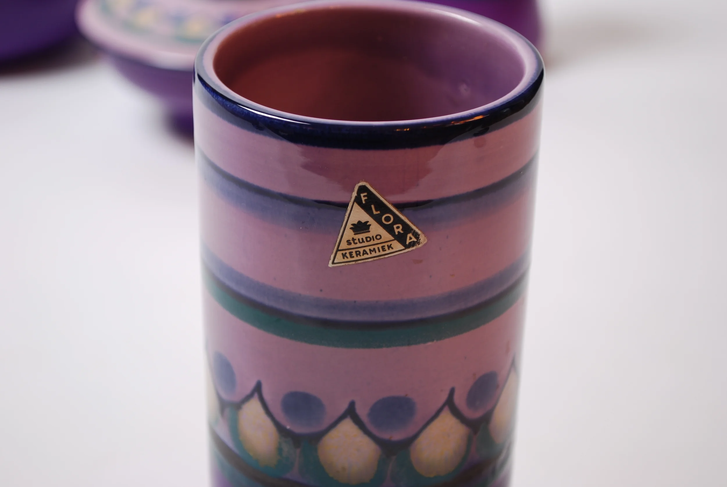 Flora Gouda hand decorated, Lila design 60's