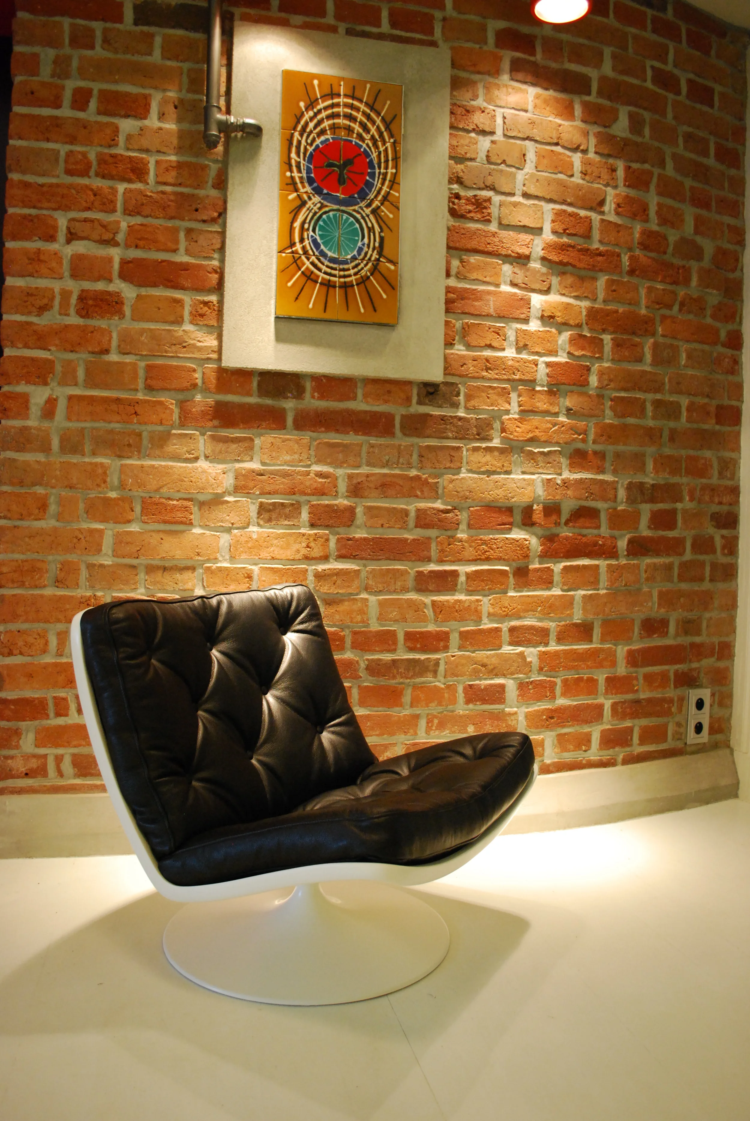 Artifort F976 Lounge swivel chair, designed by Geoffrey Harcourt in 1968, black leather