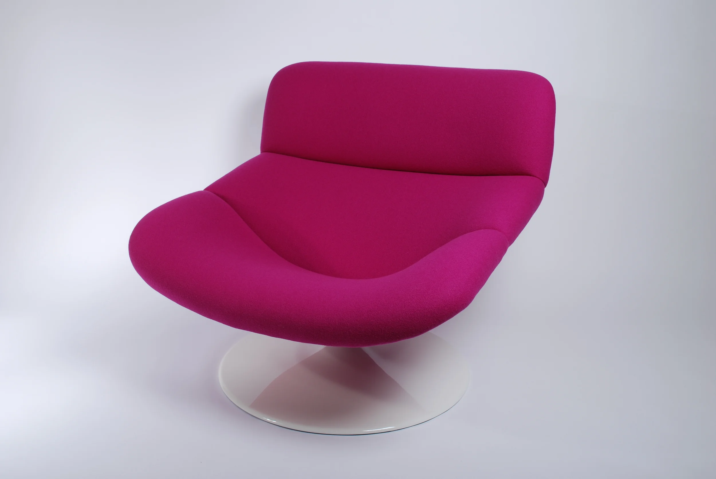 Artifort F518 Lounge Swivel Chair by Geoffrey Harcourt