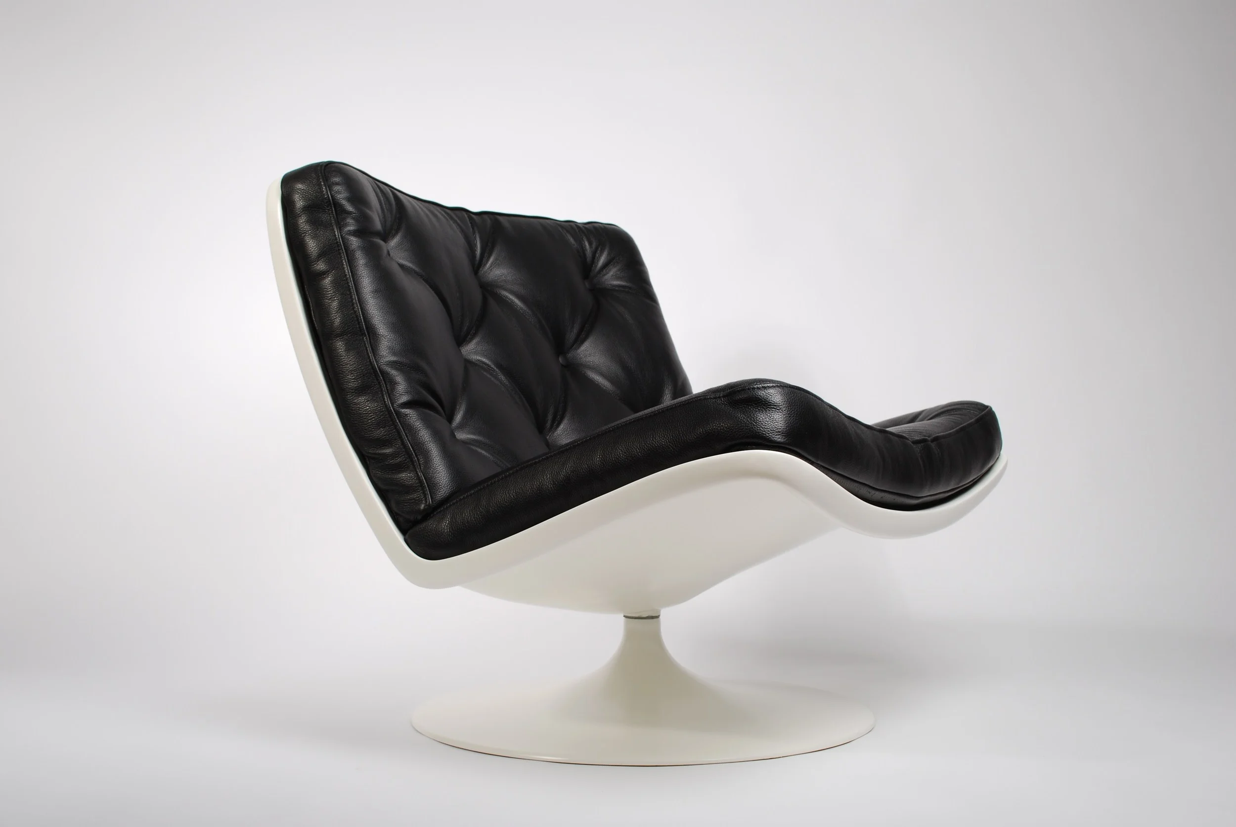Artifort F976 Lounge Swivel Chair by Geoffrey Harcourt